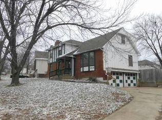9815 Woodland Ln, Kansas City, MO 64131