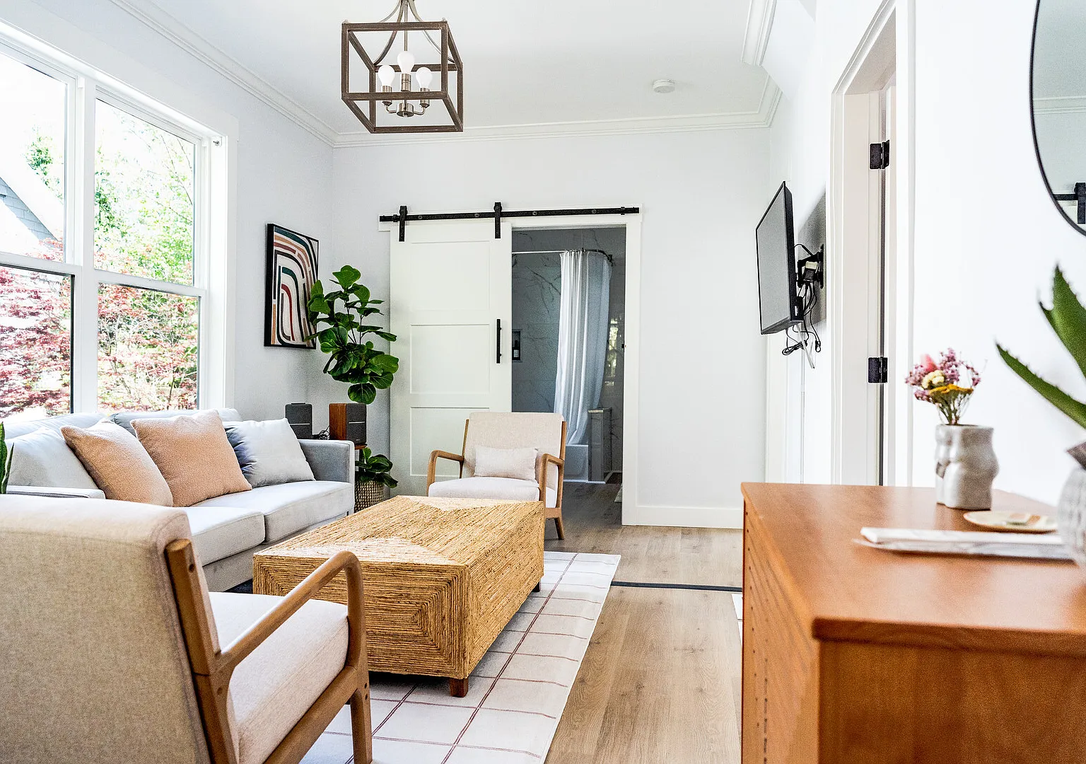 4 Br 2Ba - Cozy Home - Pet Friendly - Walkscore90+ — Photo 1