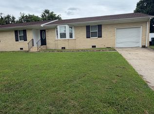 2825 Holiday Point Dr, Suffolk, VA 23435