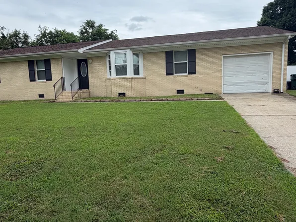 2825 Holiday Point Dr, Suffolk, VA 23435