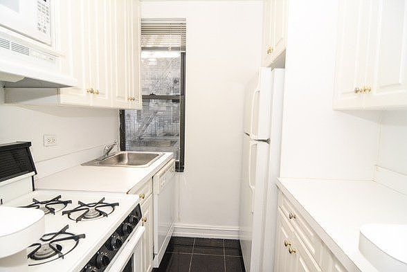 2nd image of 246 E 46th St APT 2R