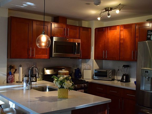3rd image of 115 Saint James Pl APT 2