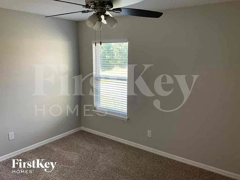 121 Alexandria Cir — Photo 14