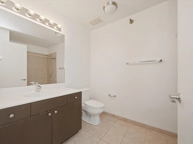 235 W Van Buren St #4507 — Photo 14