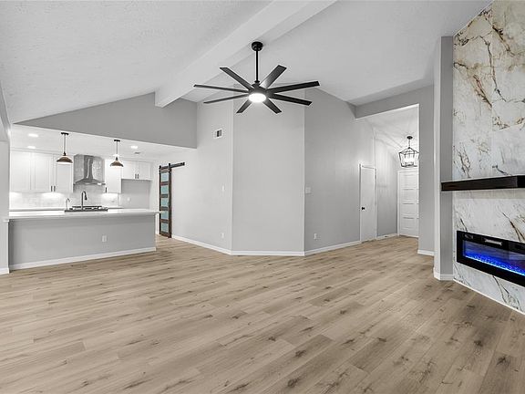 4th image of 304 Foxtail Court