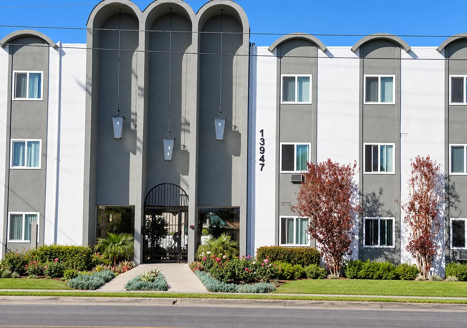 Maison De Michelle Apartments — Photo 1