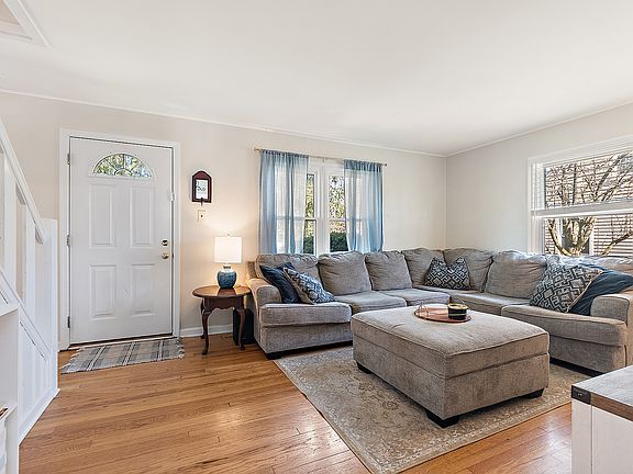 3rd image of 6613 Glenview Dr