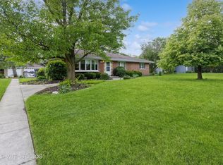 618 Forest View Ave, Elk Grove Village, IL 60007