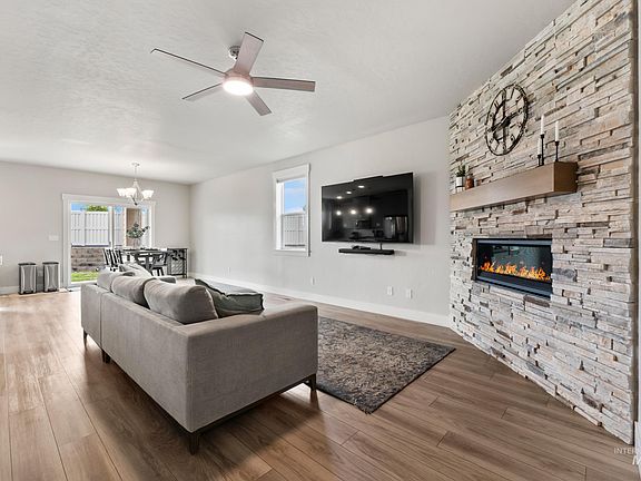 2nd image of 1403 N Concha Ct