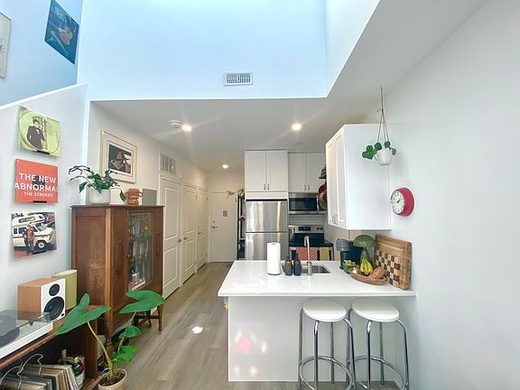 4th image of 16 W Avenue South Ave #107