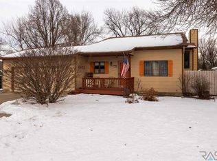 1208 S Sycamore Ave, Sioux Falls, SD 57110