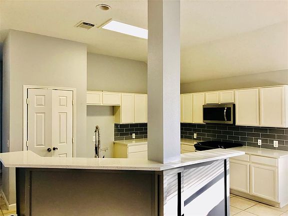 4th image of 1119 Nogales Bend Dr