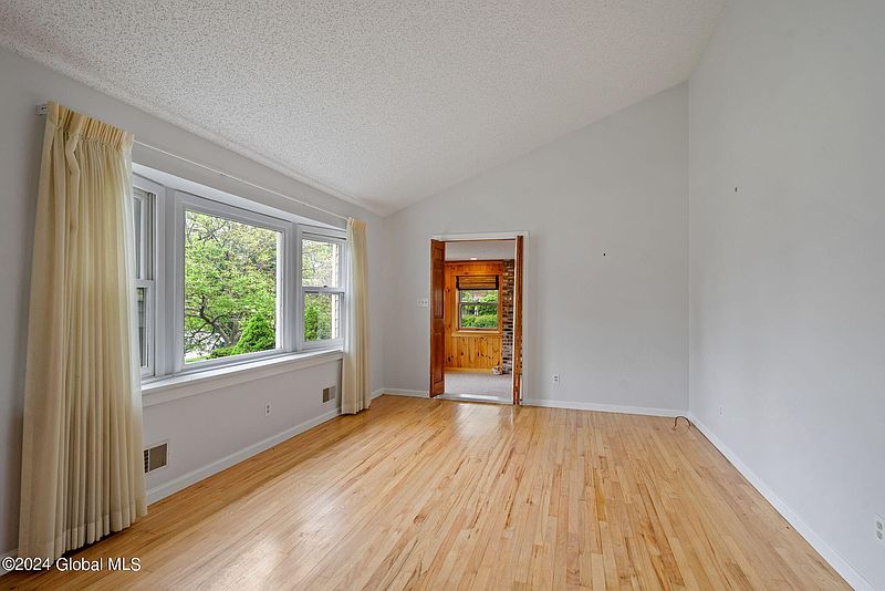 5th image of 1 Barker Street