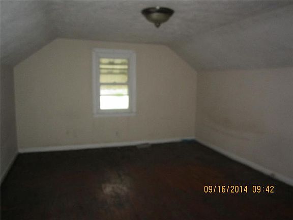 5th image of 1103 E 1st St