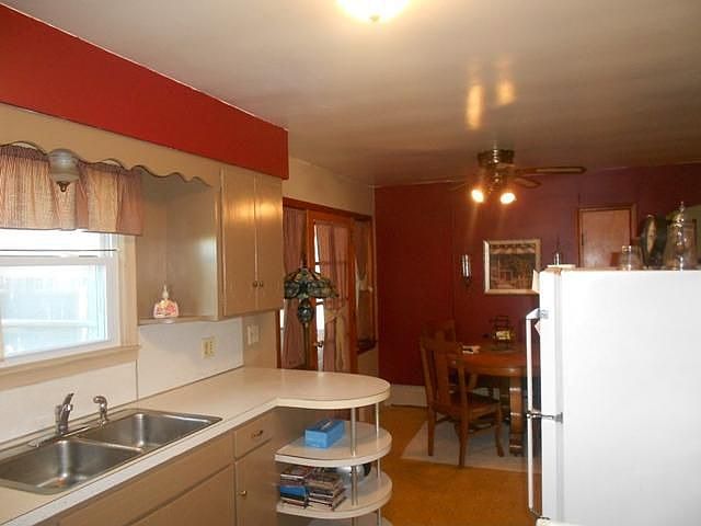 2nd image of 708 Eagle Point Rd