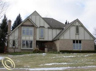 1723 Poplar Dr, Troy, MI 48098