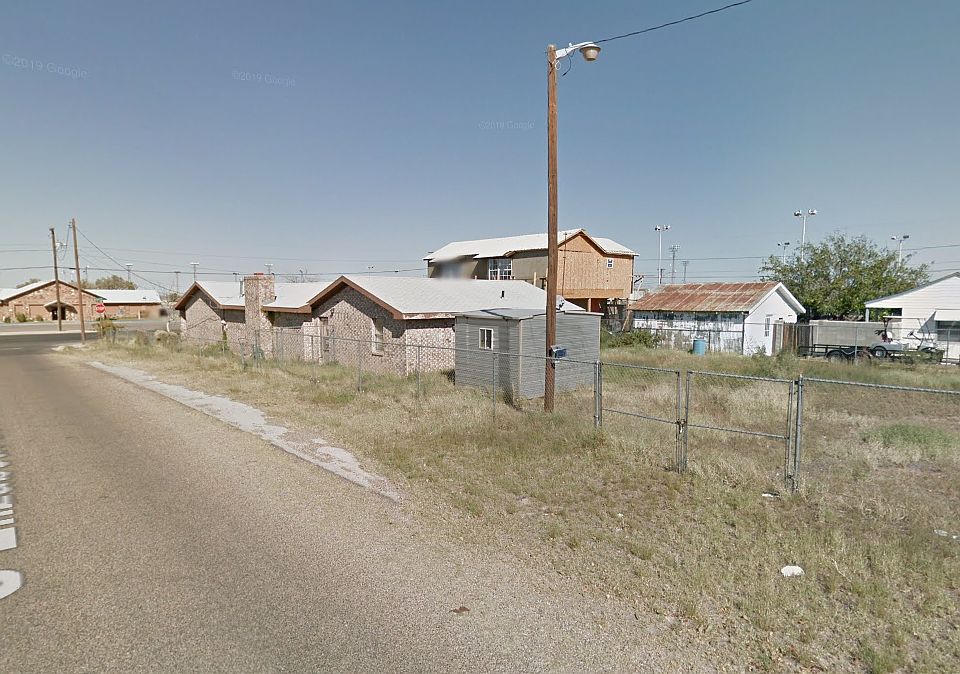 2nd image of 713 W 6th St