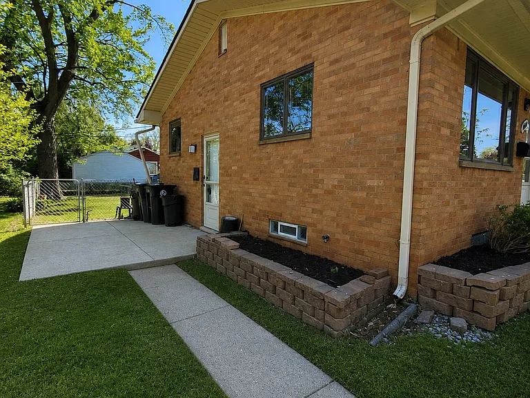 1641 Fairview Ave — Photo 15