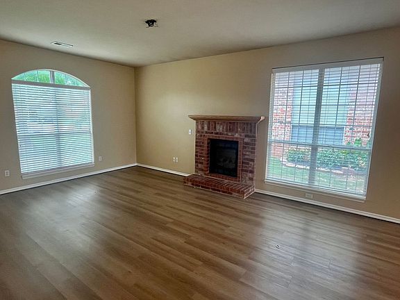 2nd image of 325 Crossland Ct