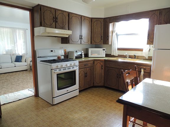 4th image of 102 N La Salle Ave