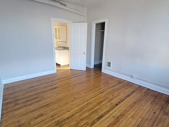 4th image of 2409 S Hoyne Ave #206