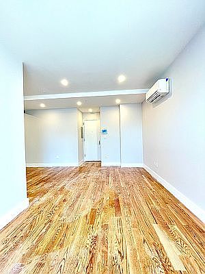 5th image of 581 Myrtle Ave #3B