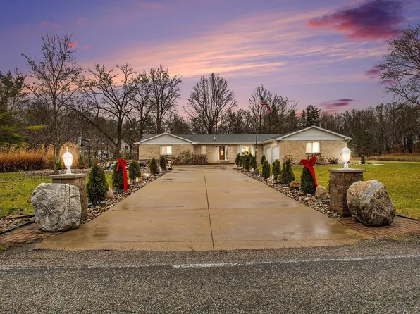 21471 Jackson Rd, South Bend, IN 46614