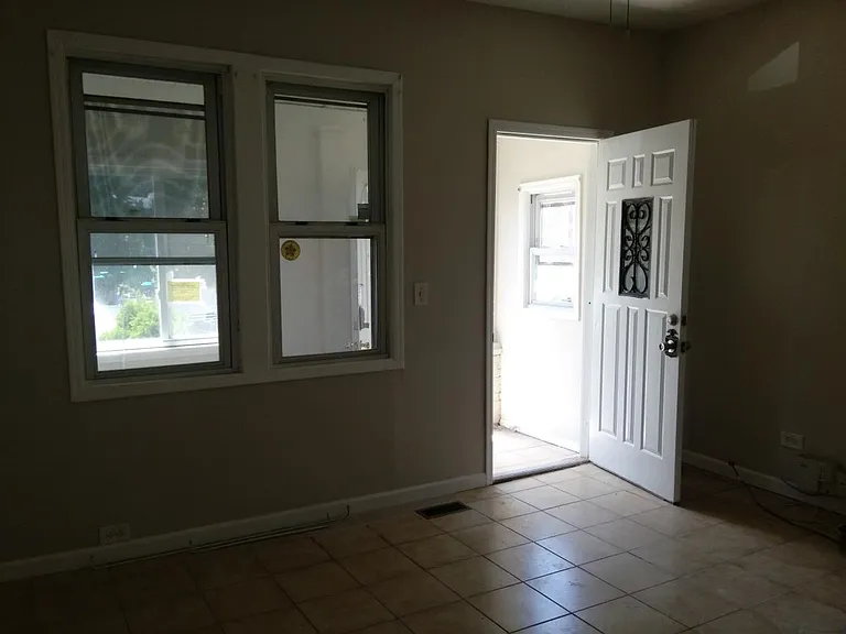 432 Ashley St — Photo 10