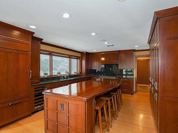 5th image of 18 Green Ct