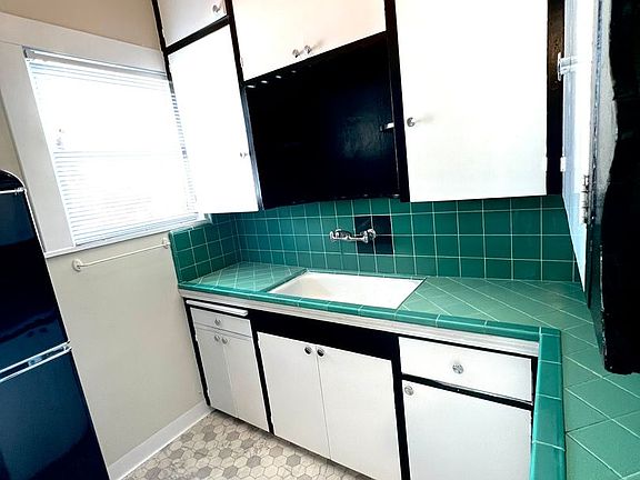 5th image of 1011 26th St APT B