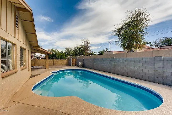 1911 E Huntington Dr — Photo 17