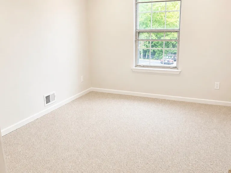601 Lilac Ln — Photo 7