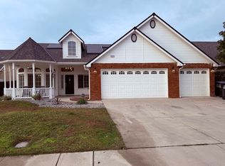 5222 W Lark Court W, Visalia, CA 93291