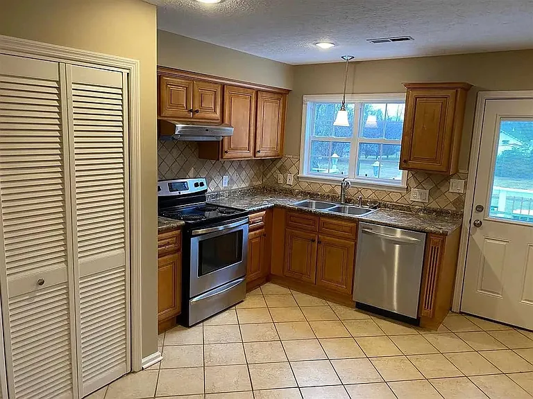 1207 Smallhouse Rd #B — Photo 2