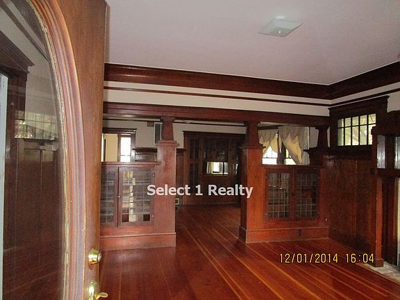 5th image of 500 W 7th St