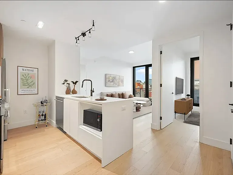 224 W 124th St #1300 — Photo 1