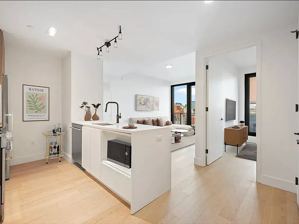 1st image of 224 W 124th St #1300
