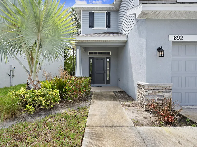 692 NE Turtleback Trl — Photo 5