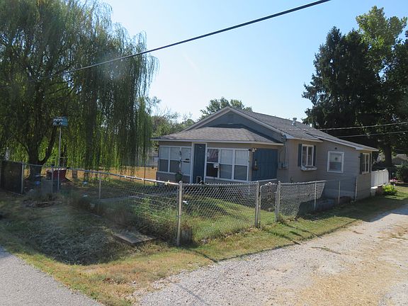 2nd image of 200 E Lee Street