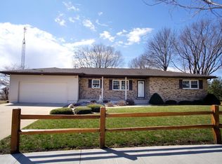 122 Willow Lawn Dr, Waverly, IA 50677