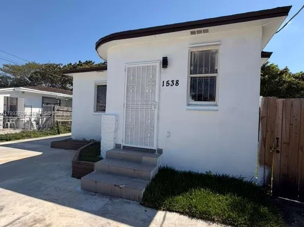 1538 NW 66th St, Miami, FL 33147