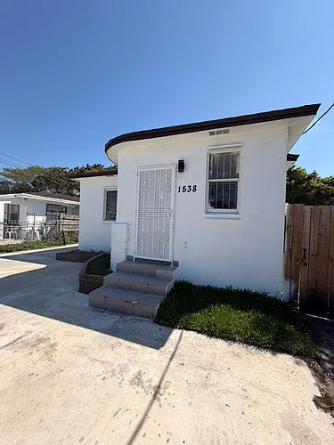 1538 NW 66th St Photo 1