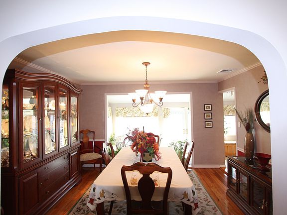 Formal Dining Rm