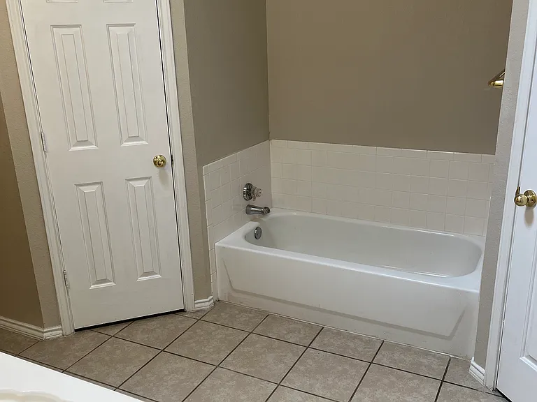 410 Justice Ave — Photo 18