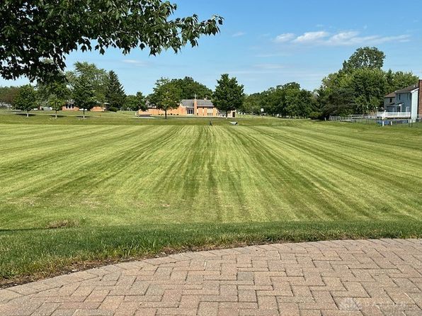 112 Village Green Dr, Sidney, OH 45365