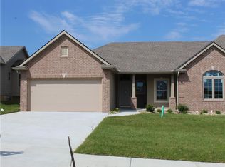 4704 Stonebridge Dr W, Saint Joseph, MO 64505