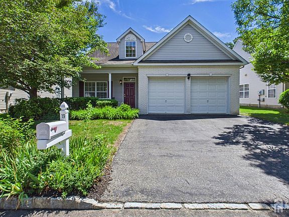 2nd image of 19 Appleby Dr
