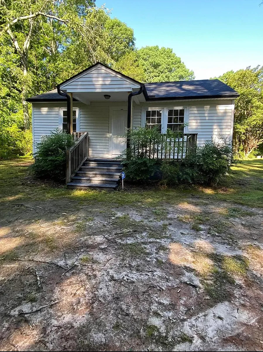 Primary Photo - 305 Lee McAbee Rd