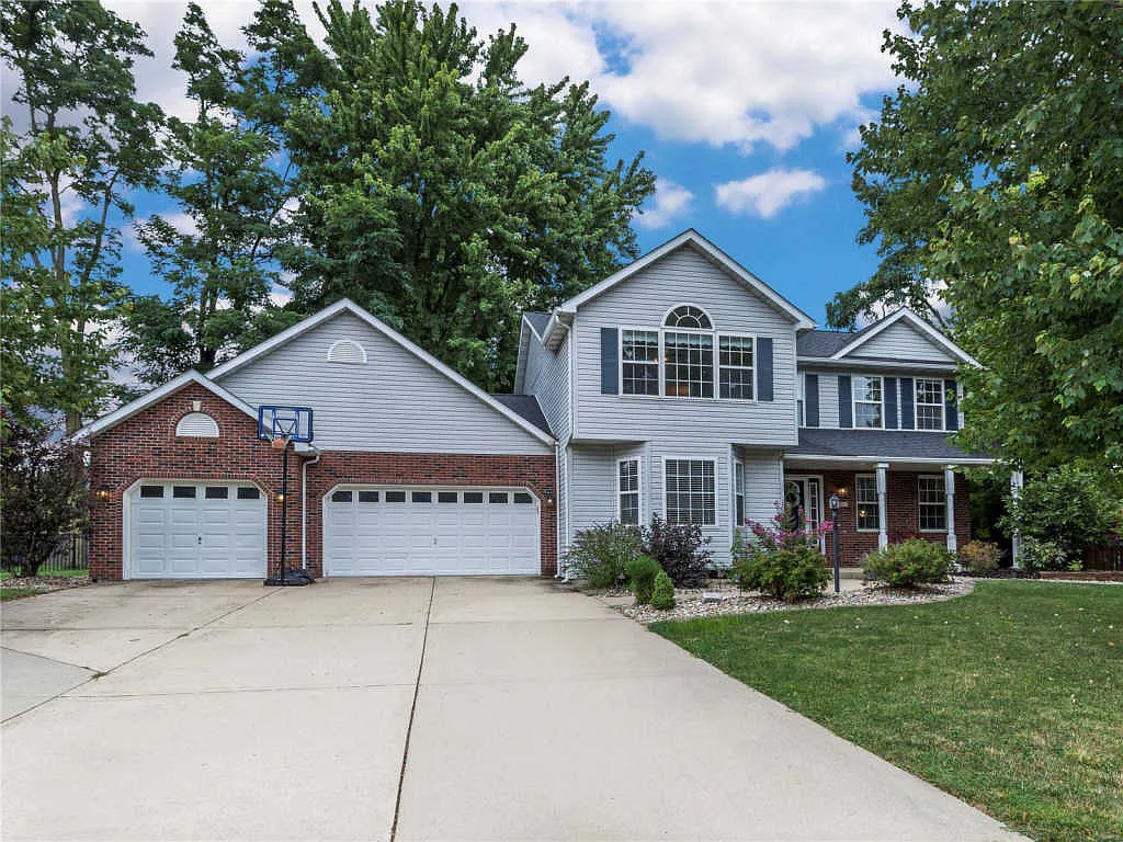 1200 Springbrooke Dr photo 1