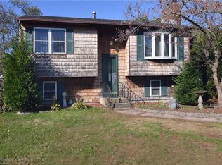 33 Gateway Ct, Warwick, RI 02889